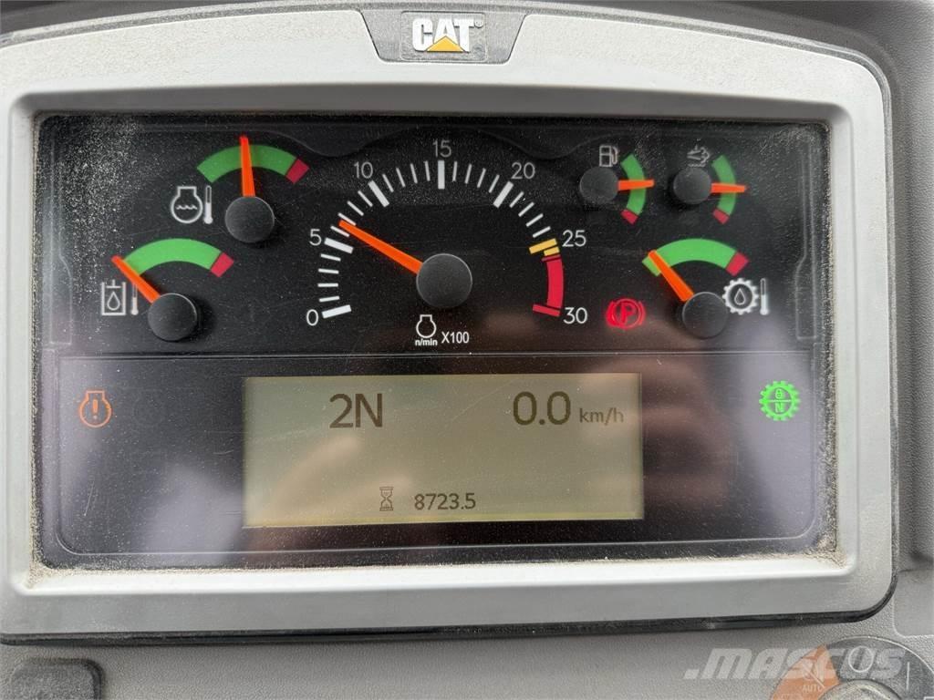 CAT 980M لوادر بعجل