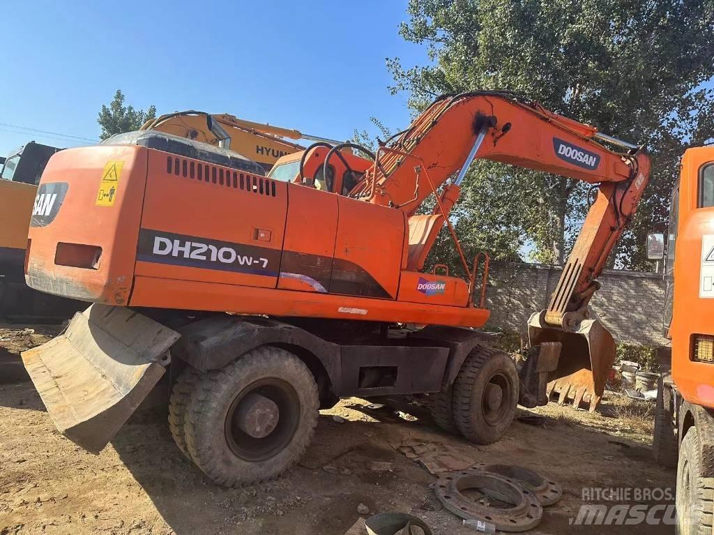 Doosan DH210W-7 حفارات بعجل