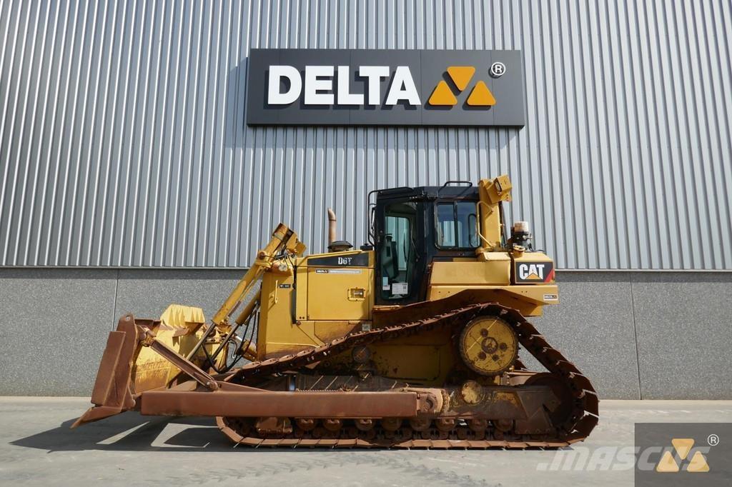 CAT D6T LGP بلدوزرات مجنزرة