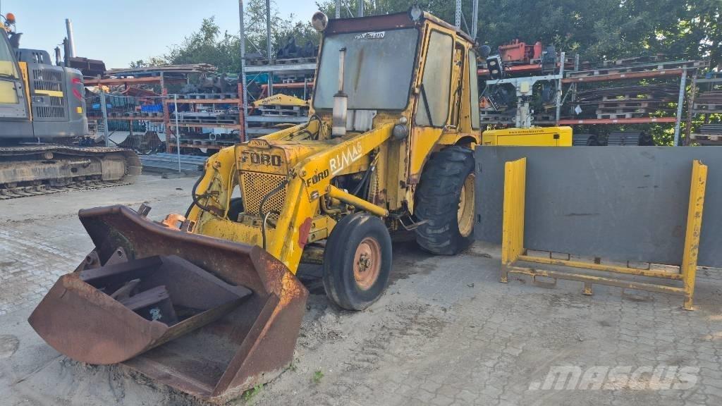 Ford 4500 لوادر ذات جرافات عكسية
