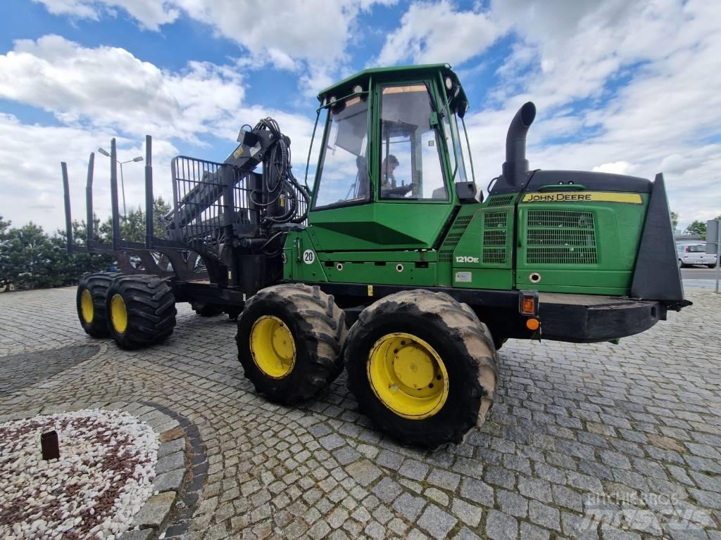 John Deere 1210 E شاحنات