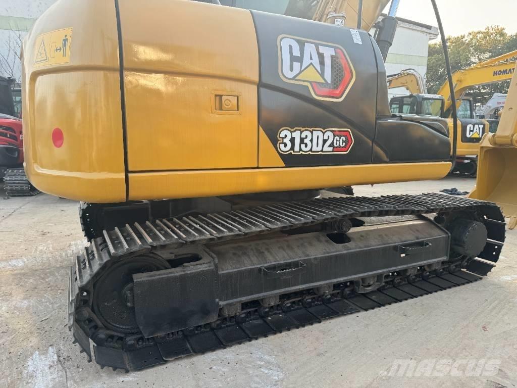 CAT 313 D حفارات زحافة