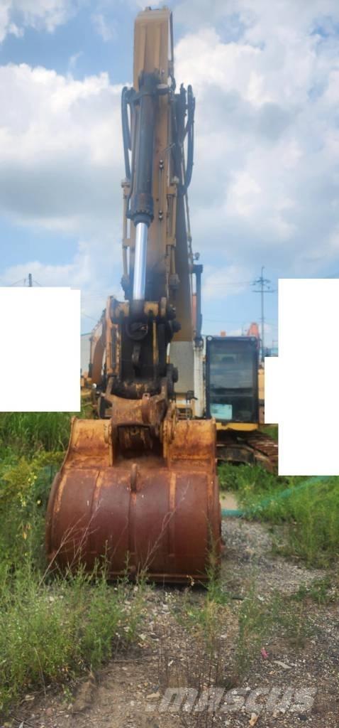 CAT 330 حفارات زحافة