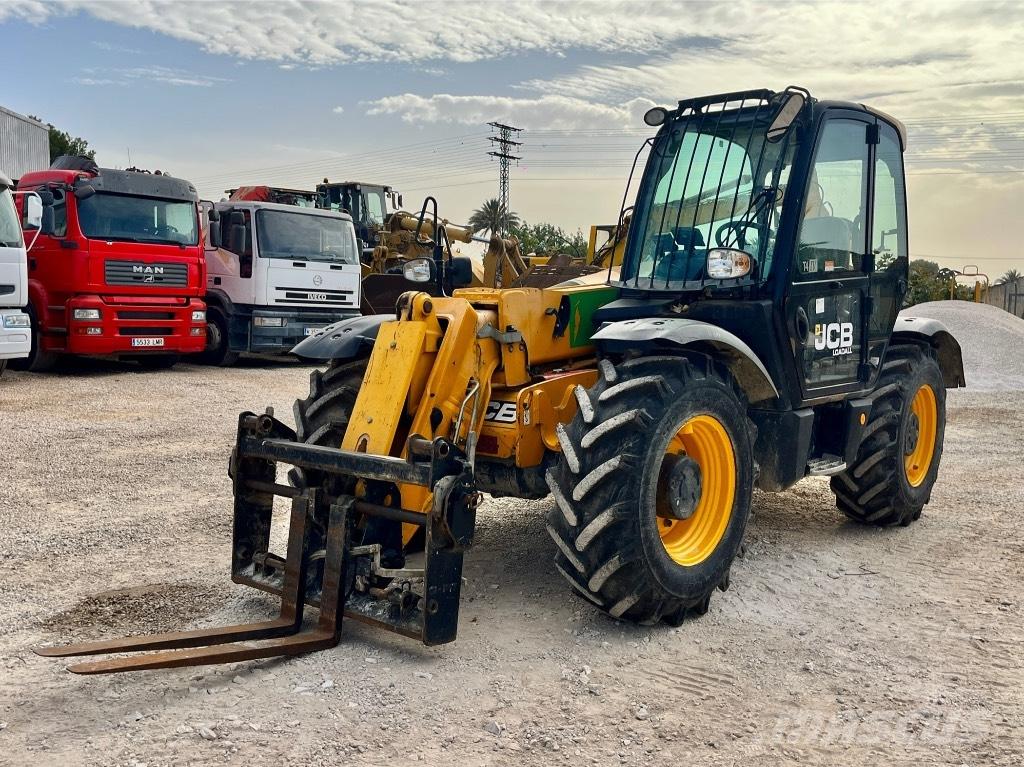 JCB 531-70 مناولات متداخلة