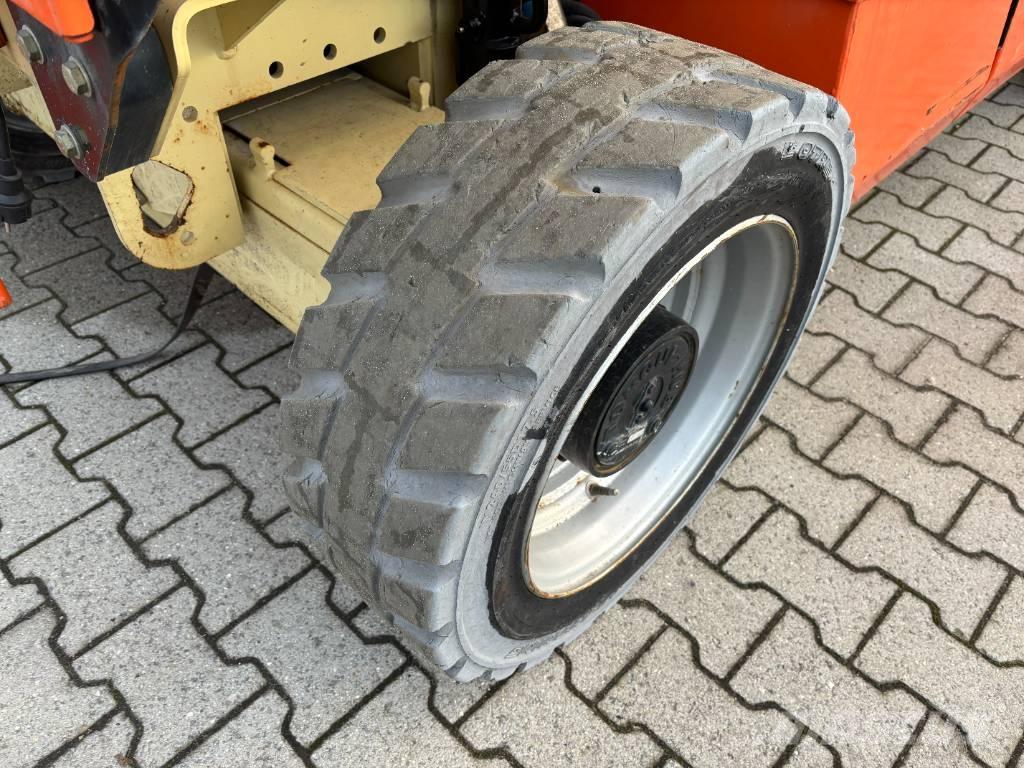 JLG 4069 LE رافعات مقصية الشكل