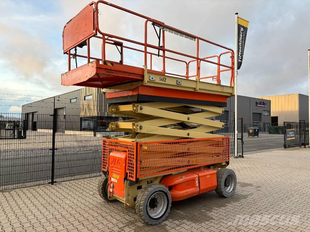 JLG 4069 LE رافعات مقصية الشكل