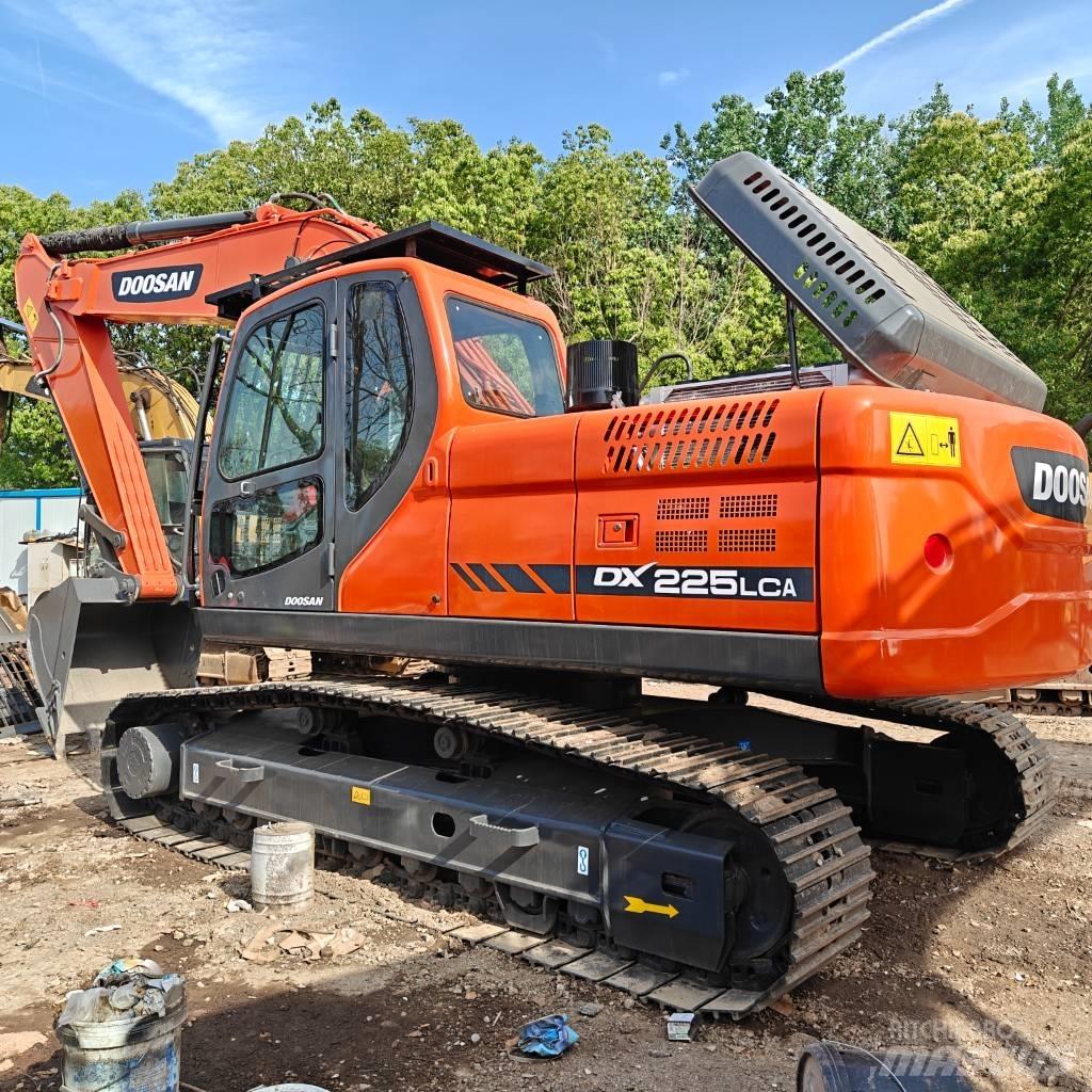 Doosan DX 225 LCA حفارات زحافة