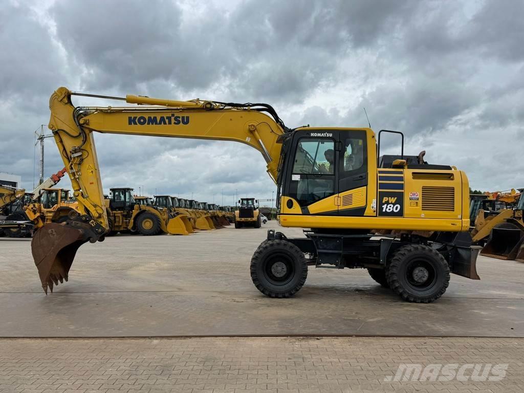 Komatsu PW180-11 حفارات بعجل