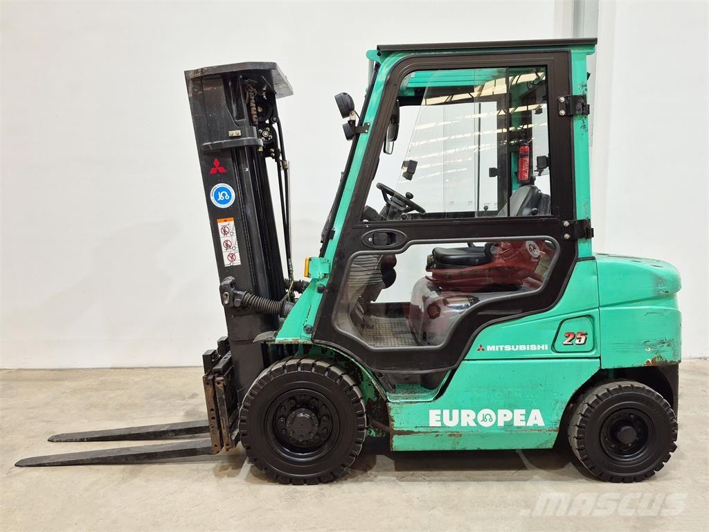 Mitsubishi FD25NT شاحنات الديزل