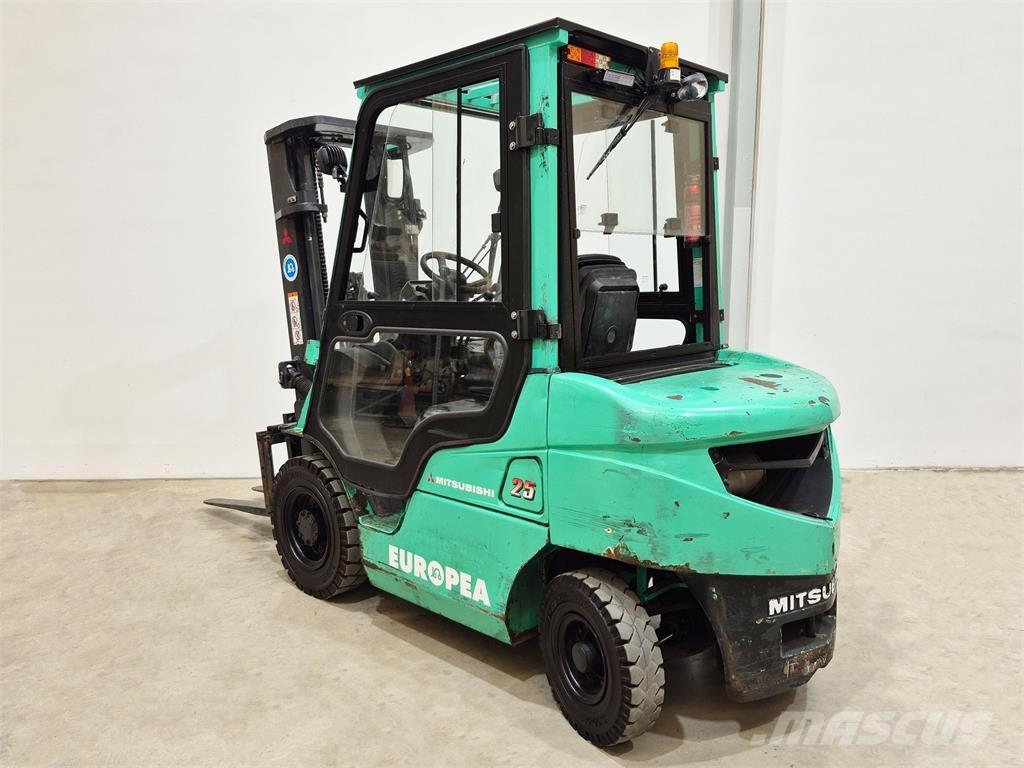 Mitsubishi FD25NT شاحنات الديزل
