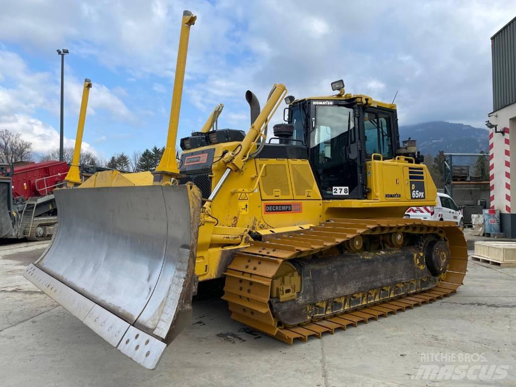 Komatsu D65PX-18 بلدوزرات مجنزرة
