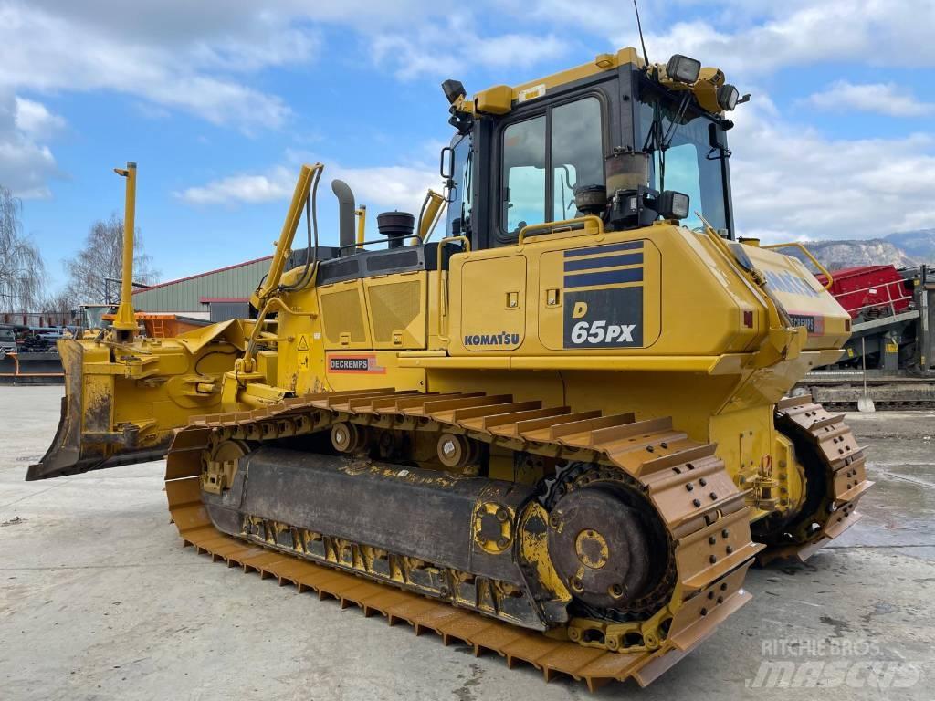 Komatsu D65PX-18 بلدوزرات مجنزرة