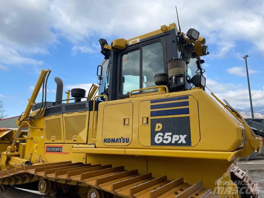 Komatsu D65PX-18 بلدوزرات مجنزرة