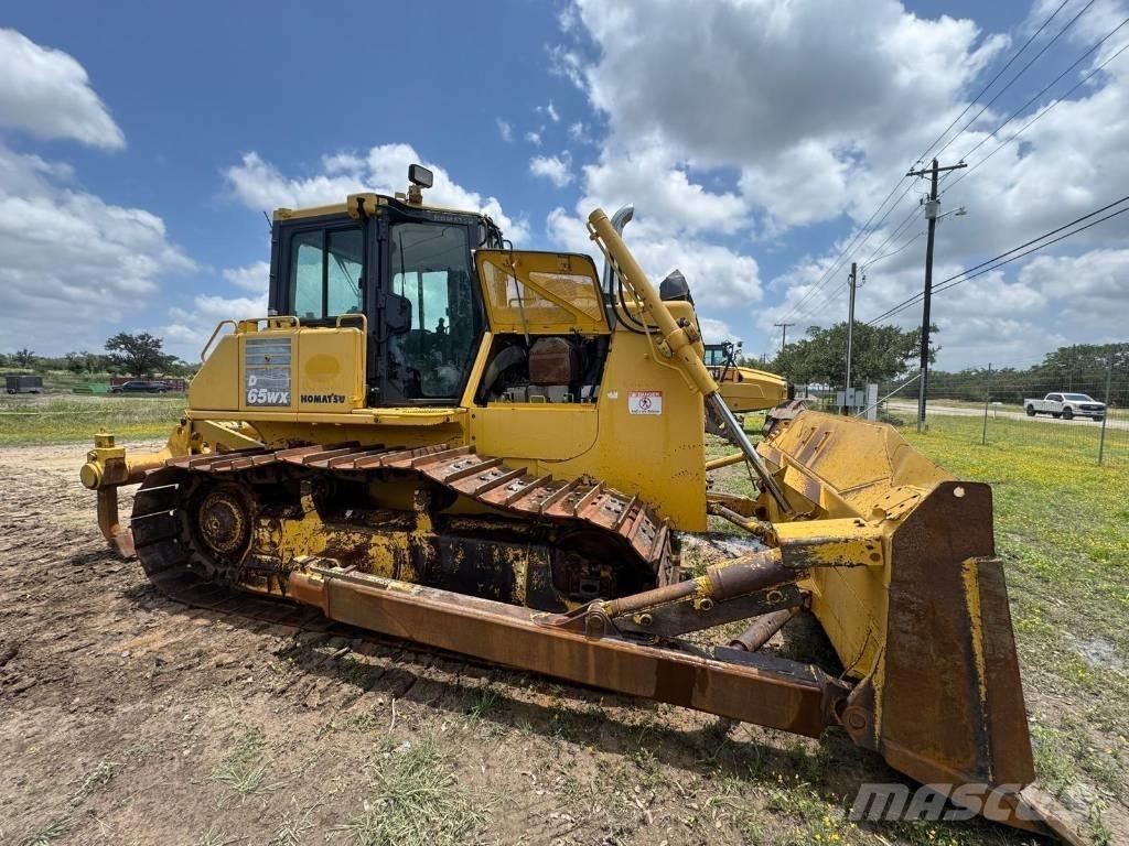 Komatsu D65WX-17 بلدوزرات مجنزرة
