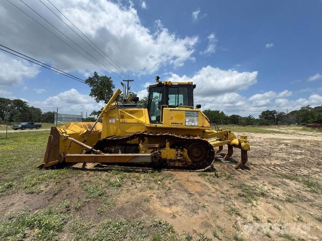 Komatsu D65WX-17 بلدوزرات مجنزرة