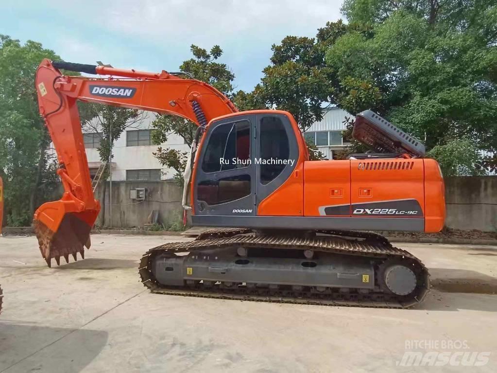 Doosan DX 225 LC حفارات زحافة