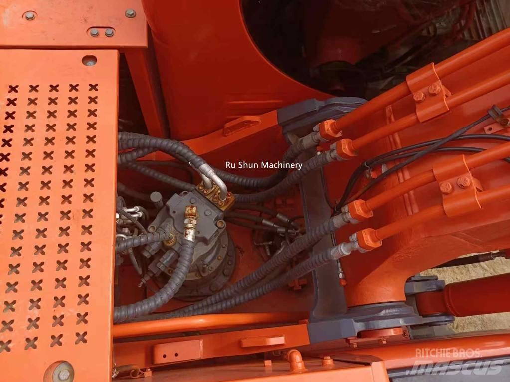 Doosan DX 225 LC حفارات زحافة