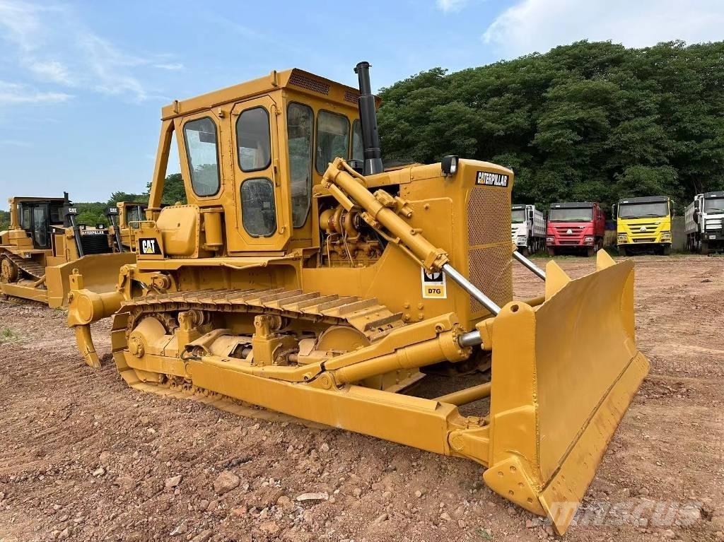 CAT D7G بلدوزرات مجنزرة