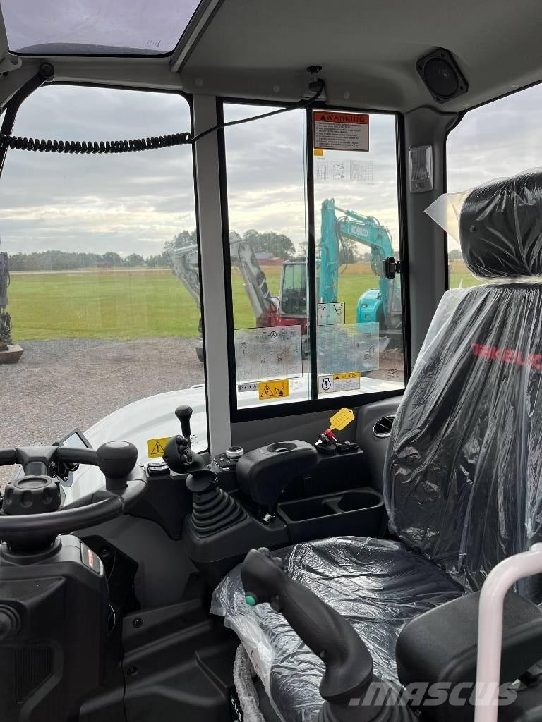 Takeuchi TB 370 W حفارات بعجل