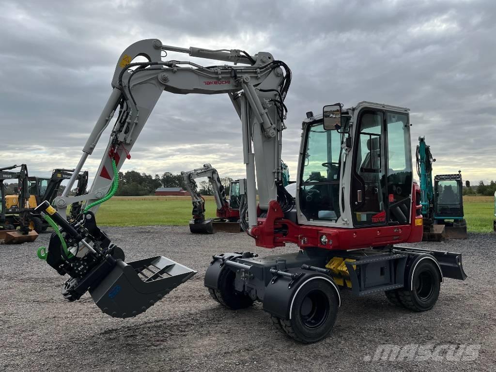 Takeuchi TB 370 W حفارات بعجل
