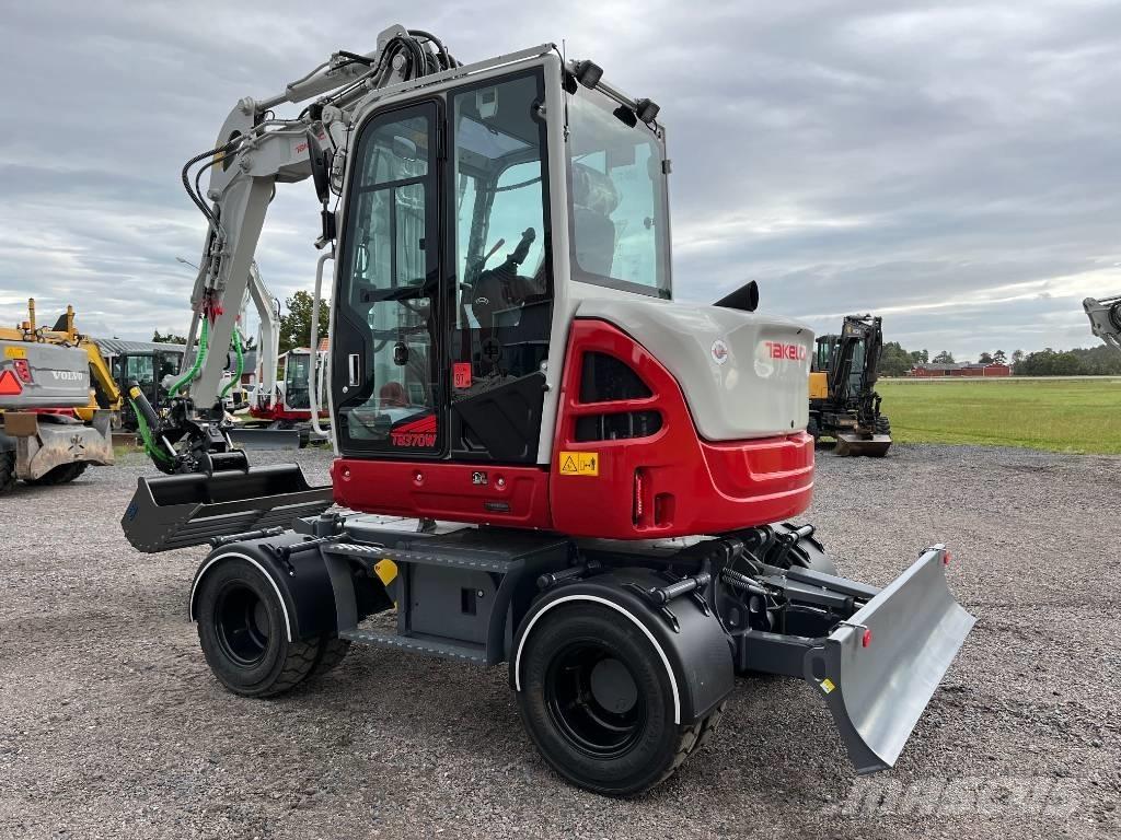 Takeuchi TB 370 W حفارات بعجل