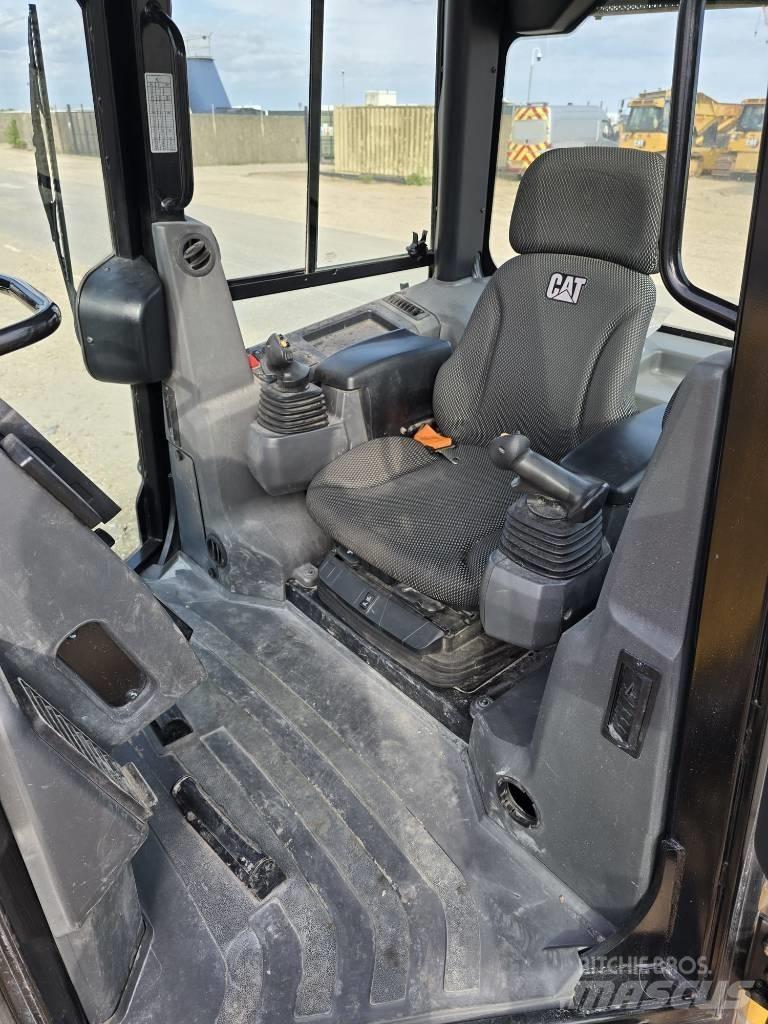 CAT D 3 LGP بلدوزرات مجنزرة
