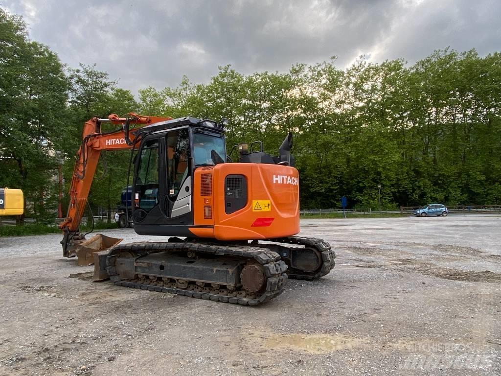 Hitachi ZX 135 US-6 حفارات زحافة