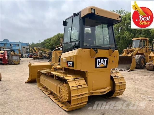 CAT D 5 K بلدوزرات مجنزرة