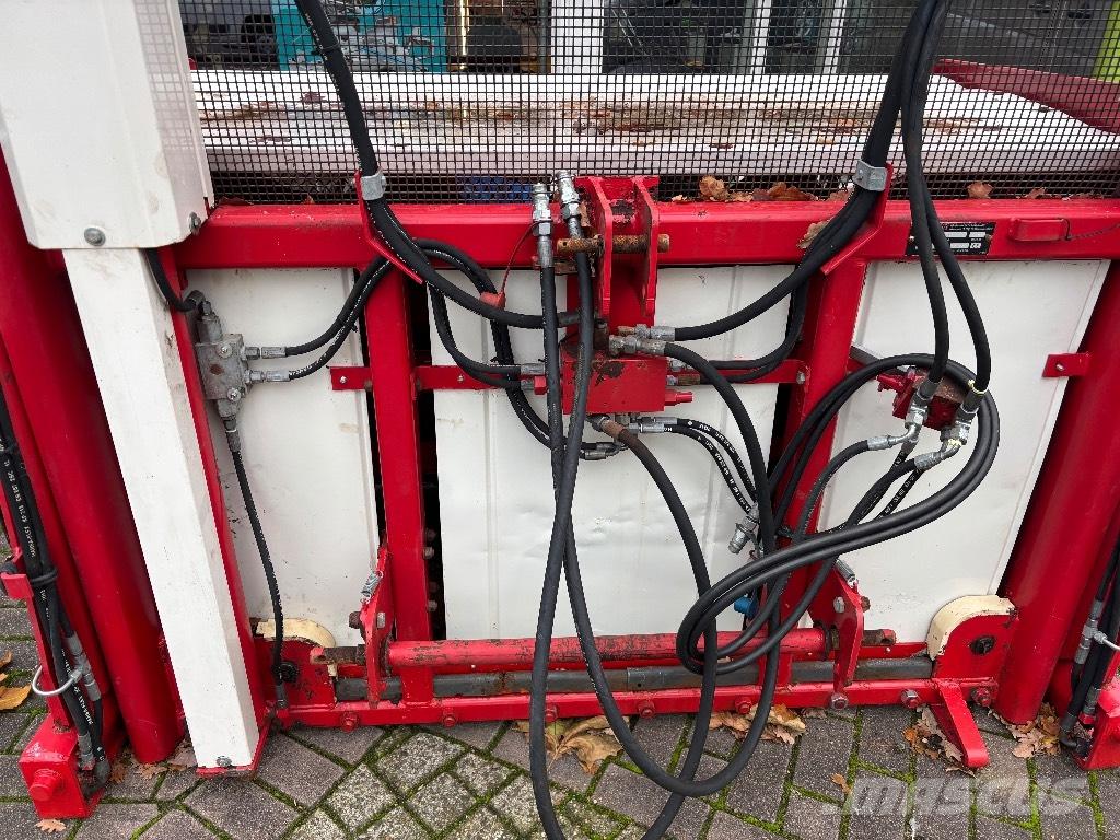 Trioliet TU 195 آلات تمزيق الحزم وتقطيعها ونشرها