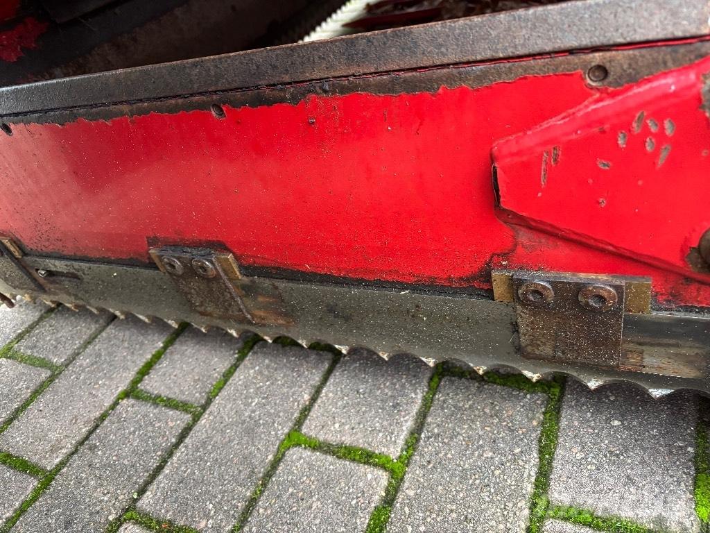 Trioliet TU 195 آلات تمزيق الحزم وتقطيعها ونشرها