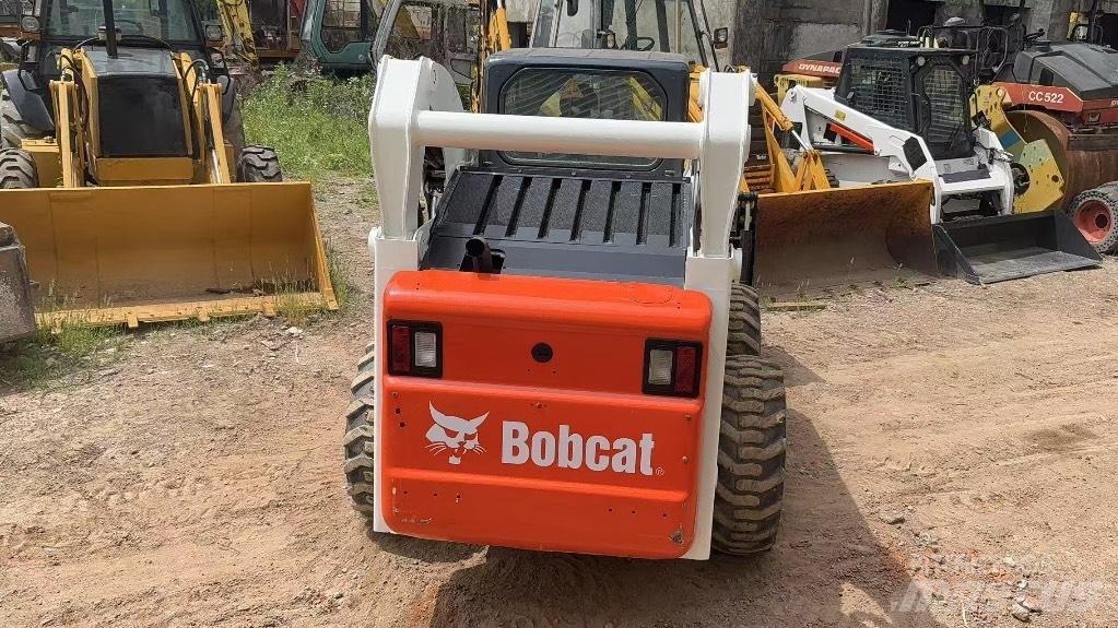Bobcat S 300 لوادر انزلاقية التوجيه