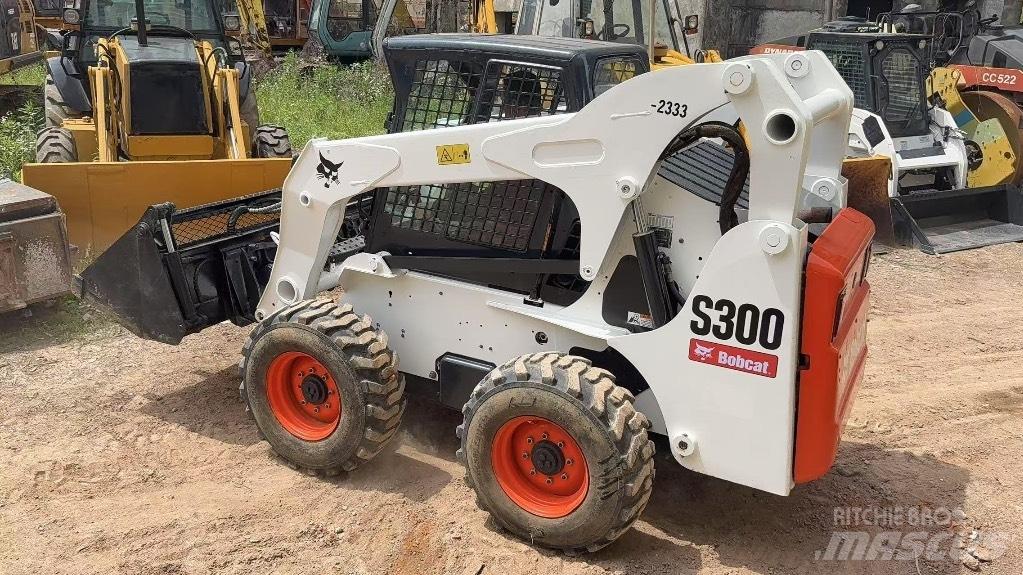 Bobcat S 300 لوادر انزلاقية التوجيه