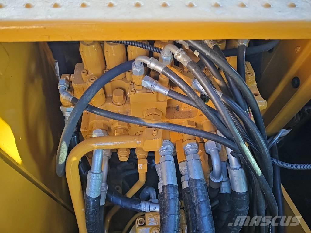 CAT 312 D حفارات زحافة