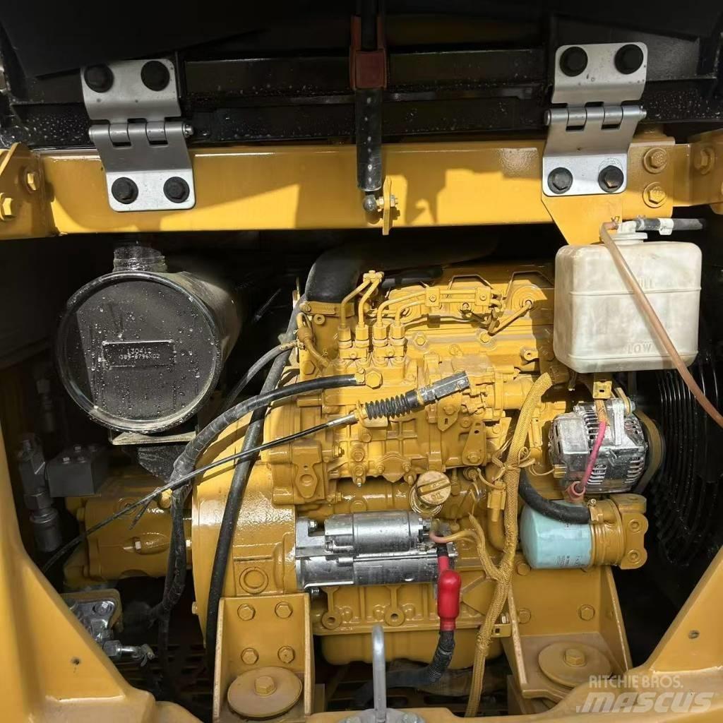 CAT 306E حفارات زحافة