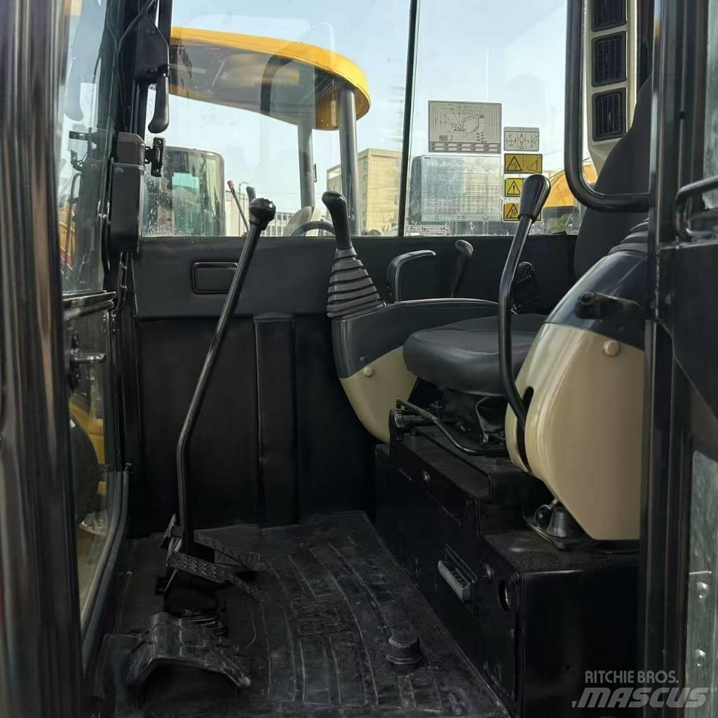 CAT 306E حفارات زحافة
