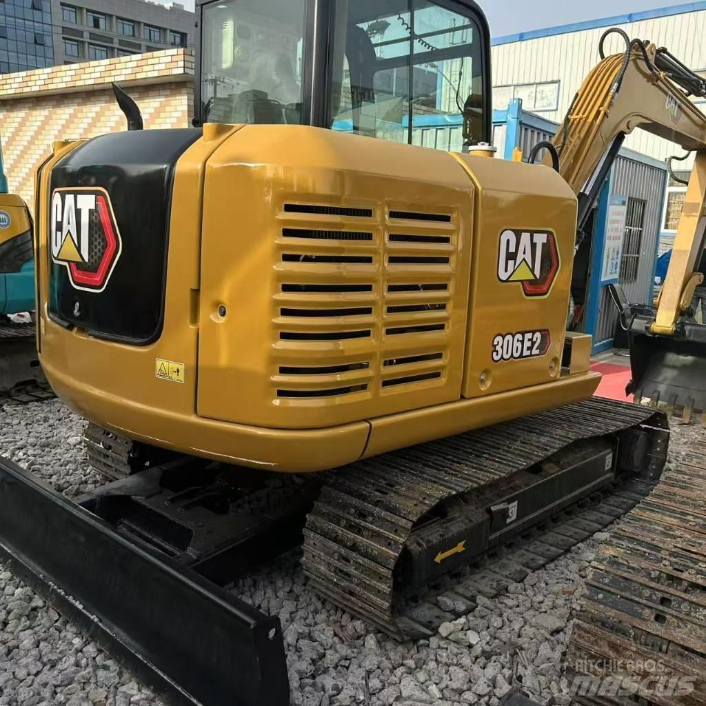 CAT 306E حفارات زحافة