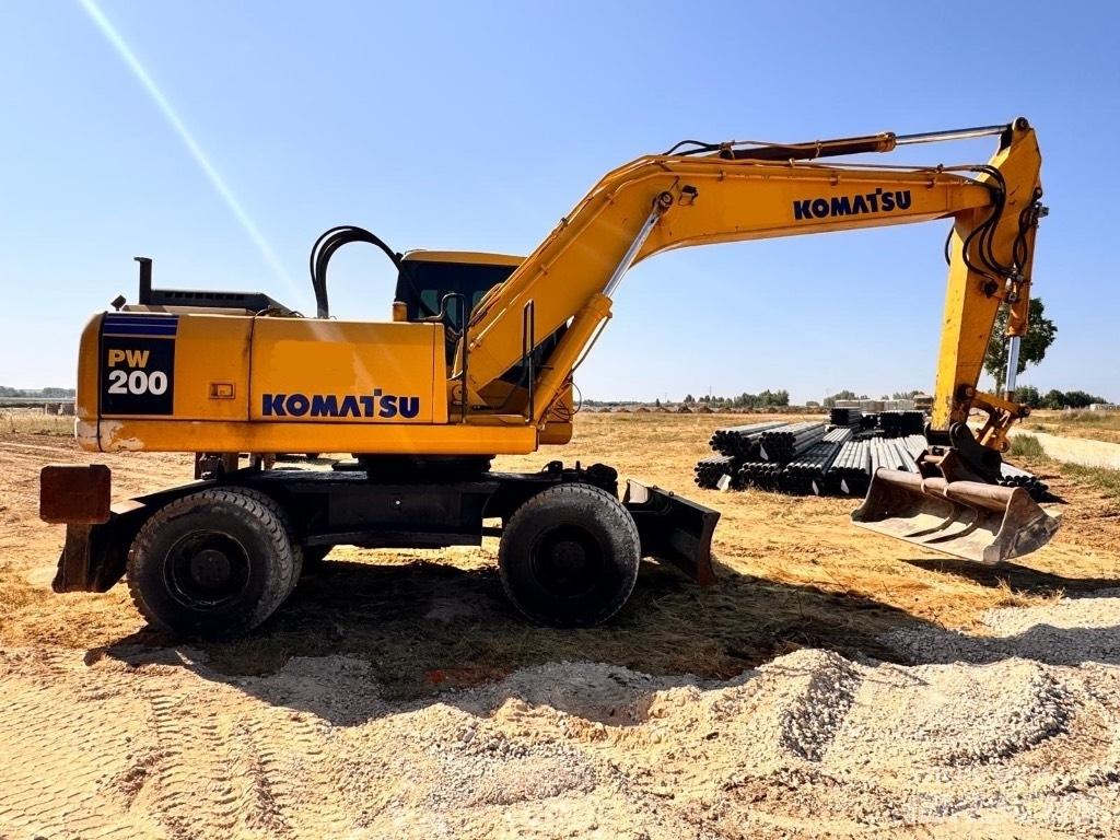 Komatsu PW 200-7K حفارات بعجل