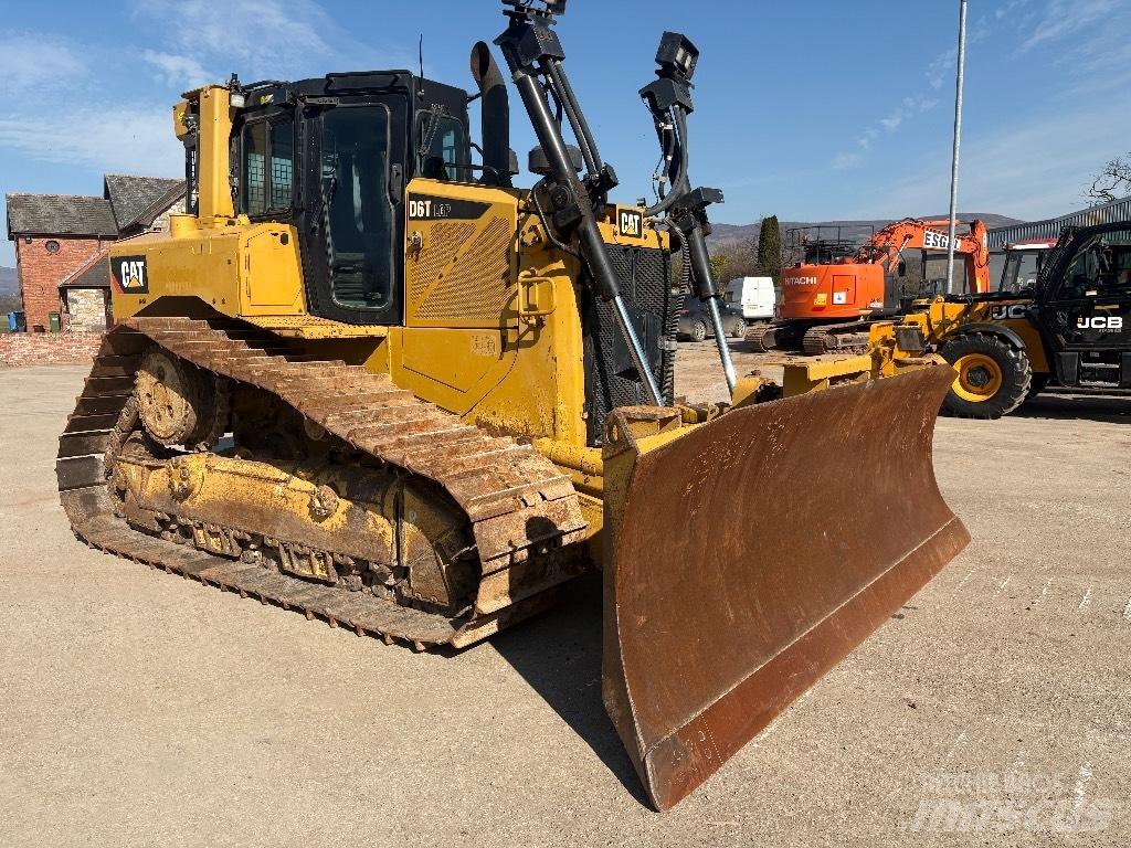 CAT D 6 T LGP VPAT بلدوزرات مجنزرة
