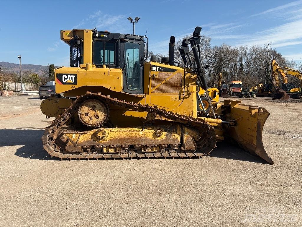CAT D 6 T LGP VPAT بلدوزرات مجنزرة