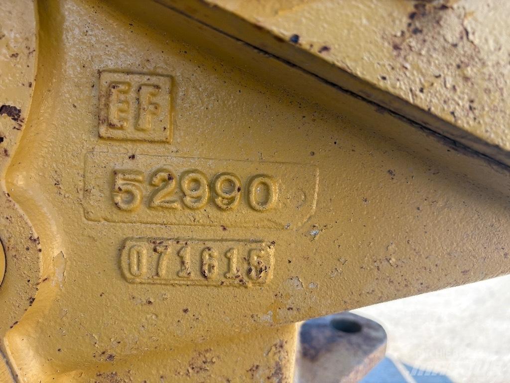 CAT D 6 T LGP VPAT بلدوزرات مجنزرة