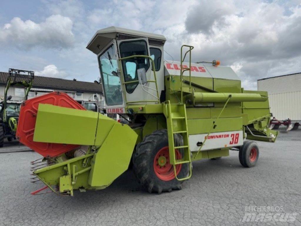 CLAAS Dominator 38 حصادات