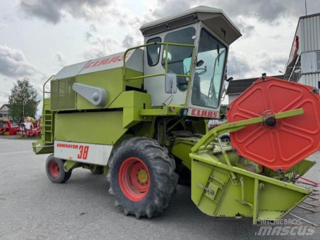 CLAAS Dominator 38 حصادات