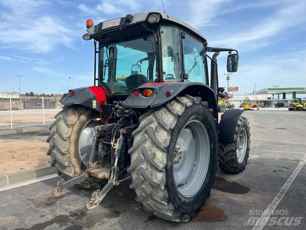 Massey Ferguson 5711 الجرارات