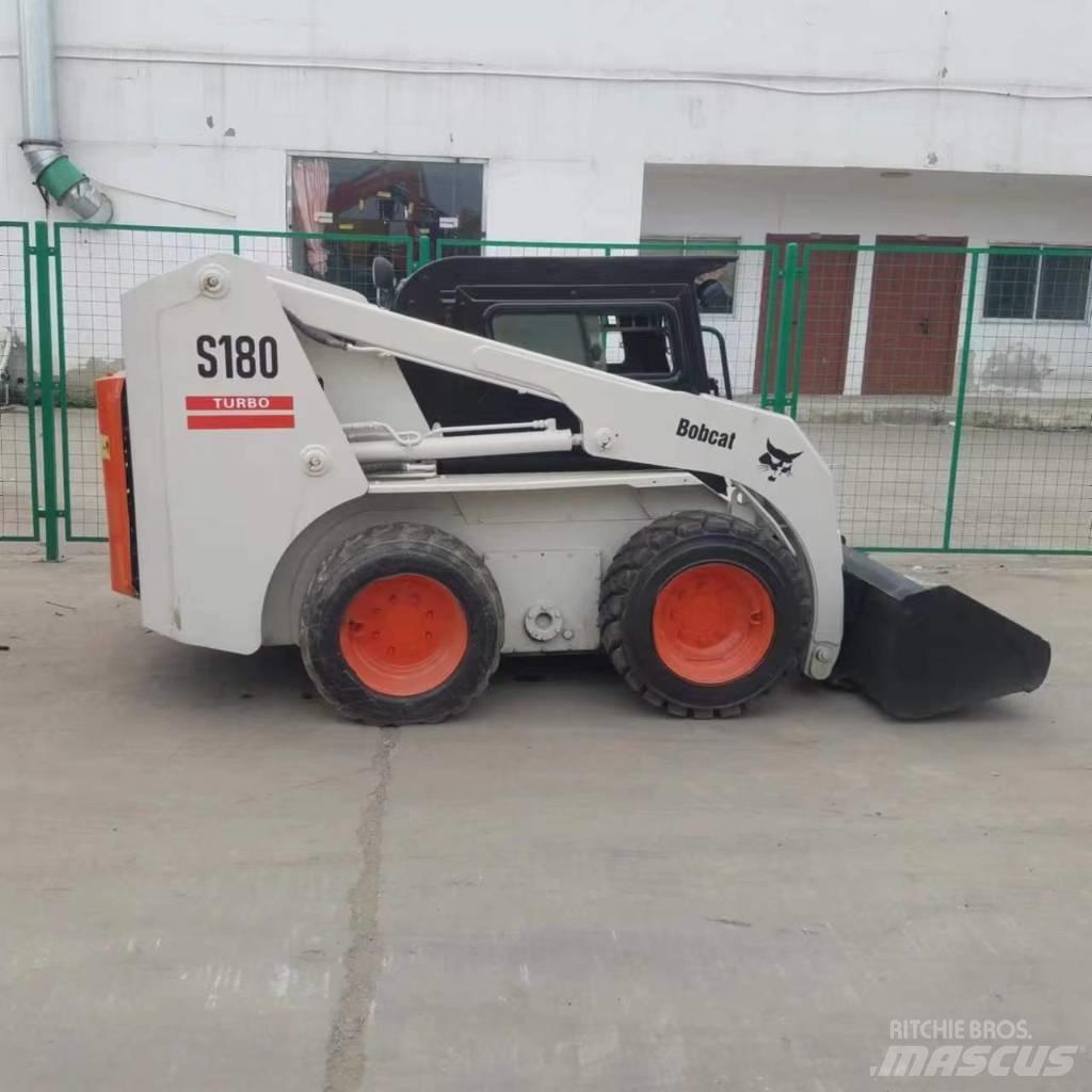 Bobcat S 180 لوادر انزلاقية التوجيه