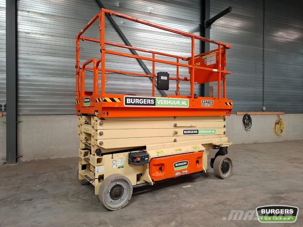 JLG 3246ES رافعات مقصية الشكل