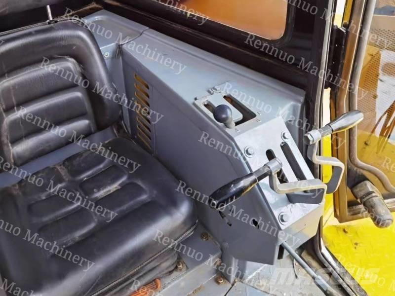 CAT D 8 R بلدوزرات مجنزرة