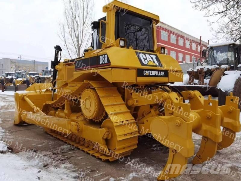 CAT D 8 R بلدوزرات مجنزرة