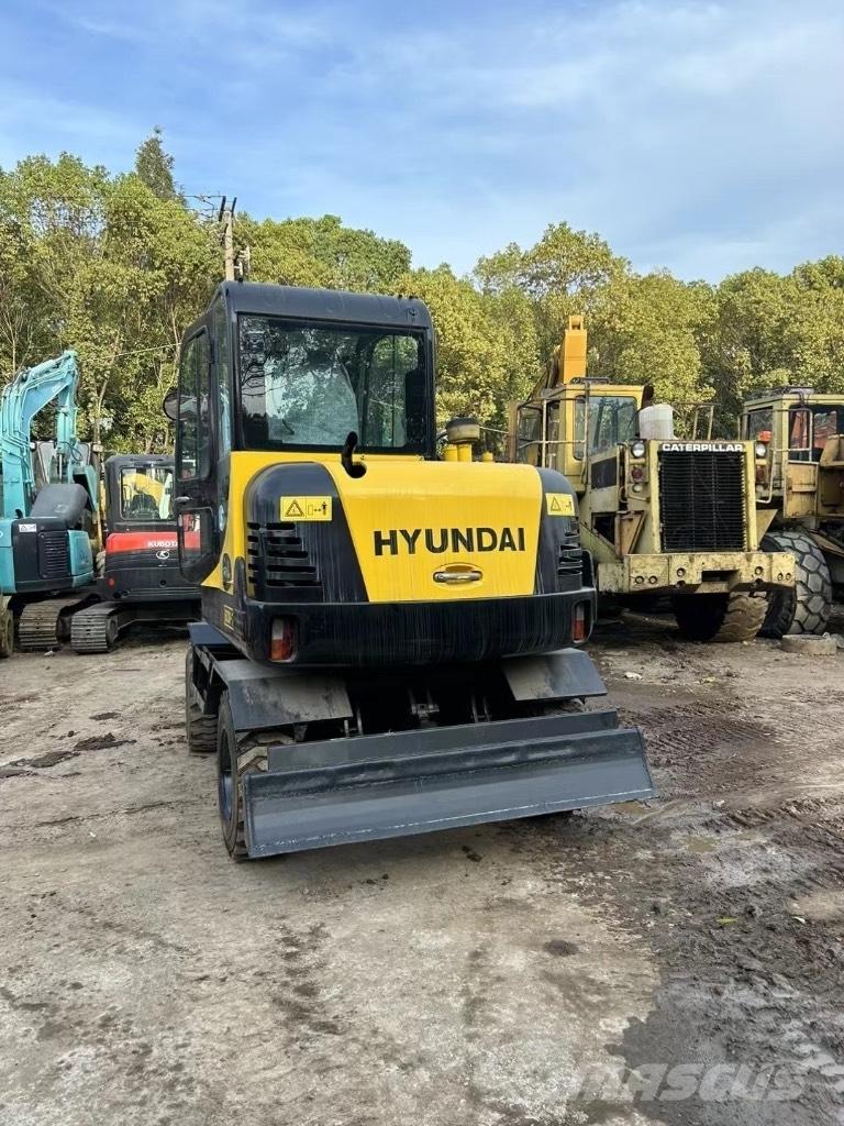Hyundai 60 W-7 حفارات بعجل