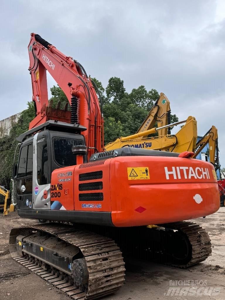 Hitachi ZX 200 حفارات زحافة