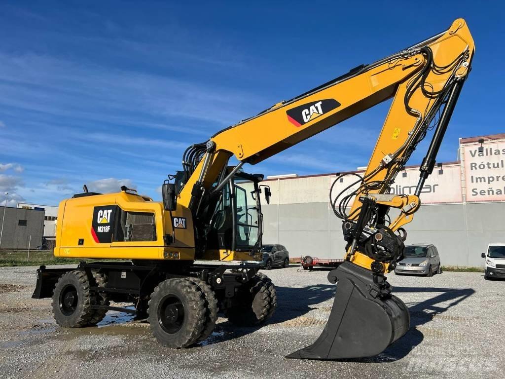 CAT M 318 F حفارات بعجل